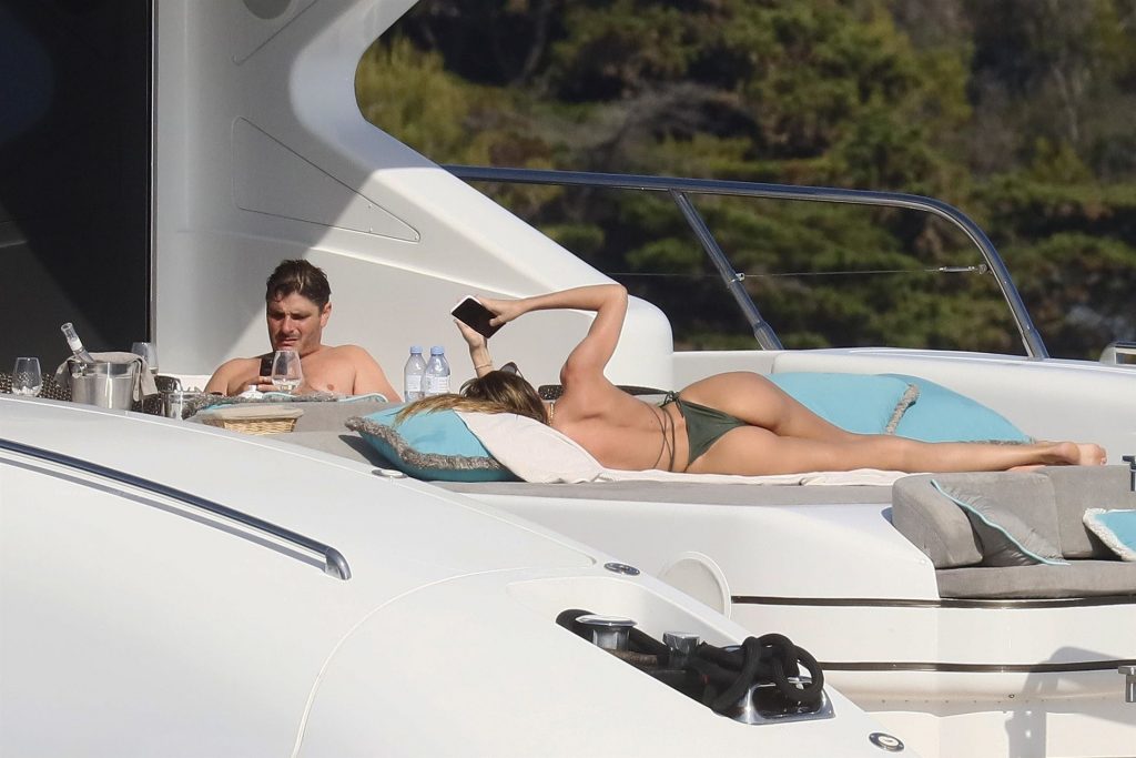 Candice Swanepoel and Her New Boyfriend are Seen on a Yacht on the French Riviera (44 Photos)