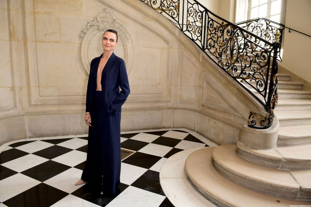 Cara Delevingne Flashes Her Nude Tit at the Fashion Show in Paris (70 Photos)