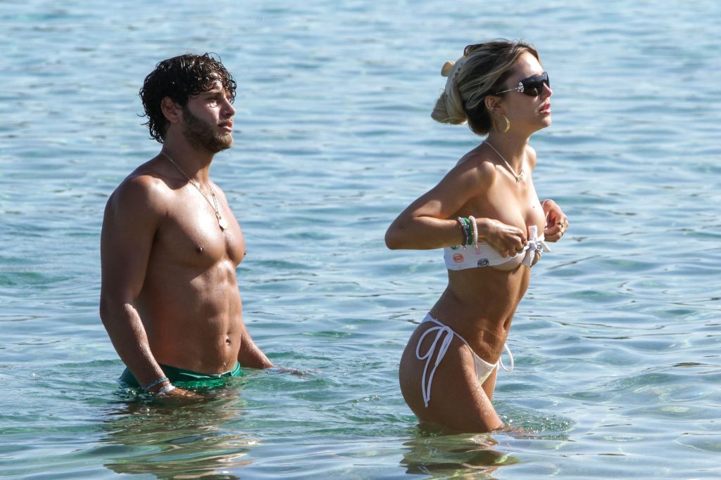 Delilah Belle Hamlin Looks Sensational in a Barely-There Bikini in Mykonos (49 Photos)