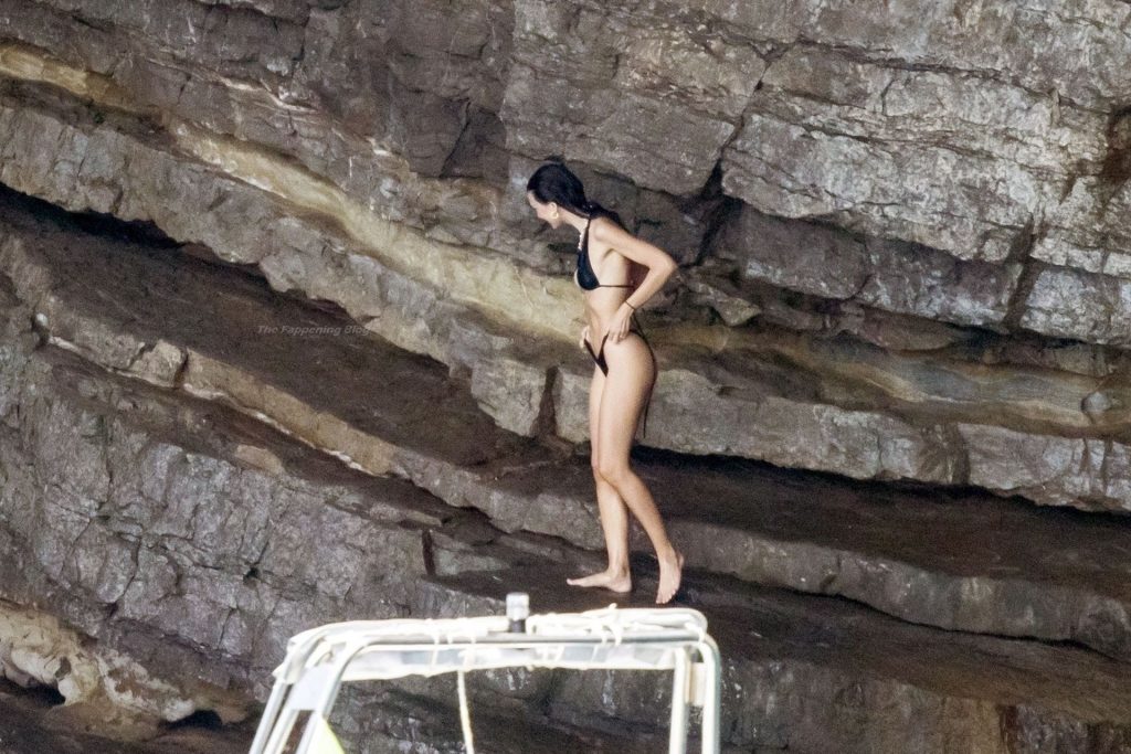Emily Ratajkowski Looks Sensational Showing Off Her Stunning Curves in a Skimpy Little Bikini in Nerano (62 Photos)