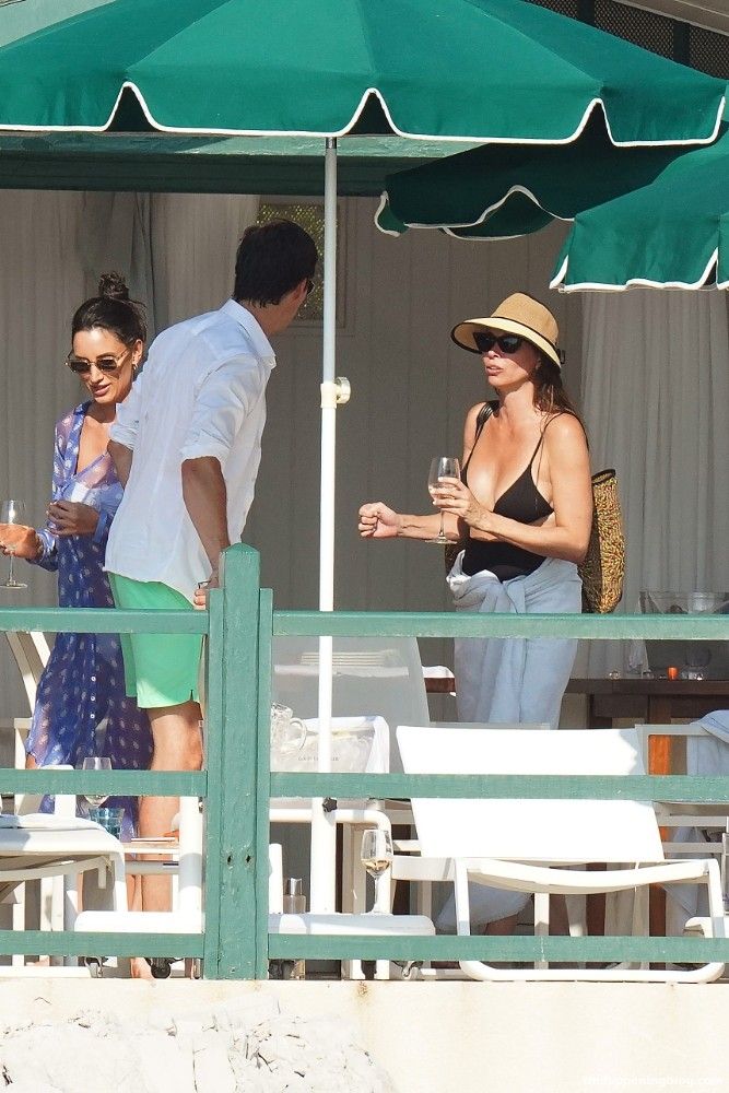 Erica Packer Packs on the PDA with Mystery Man in the South of France (35 Photos)