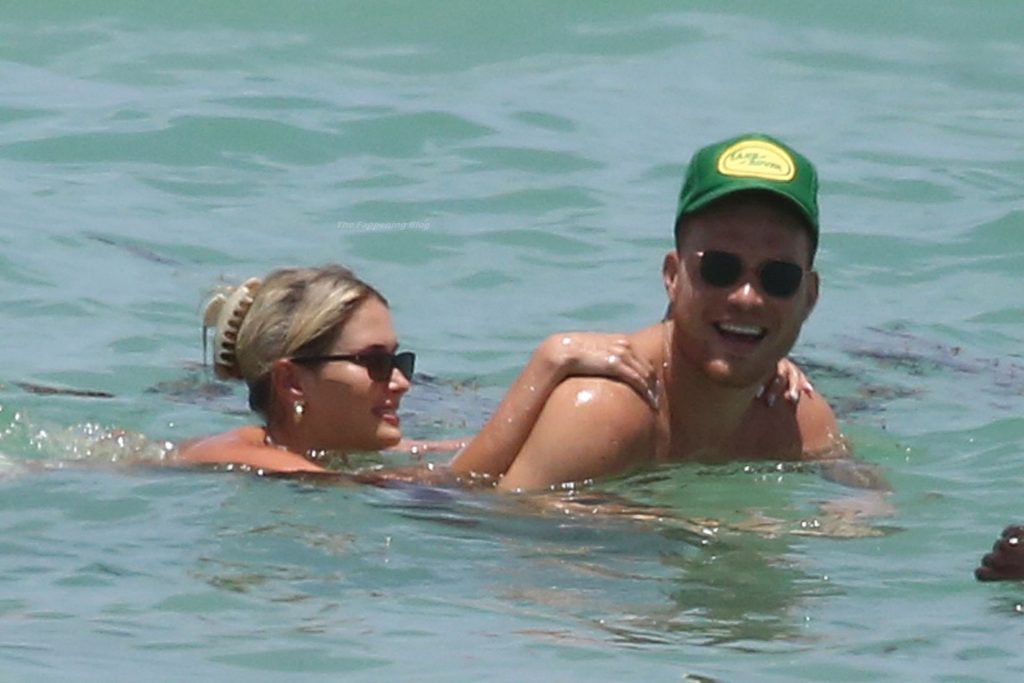 Francesca Aiello is Seen with Blake Griffin on the Beach in Miami (16 Photos)