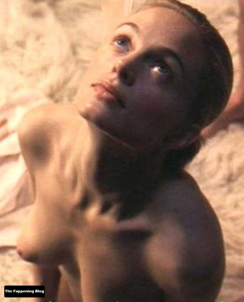 Heather Graham Nude &amp; Sexy Collection (45 Photos)