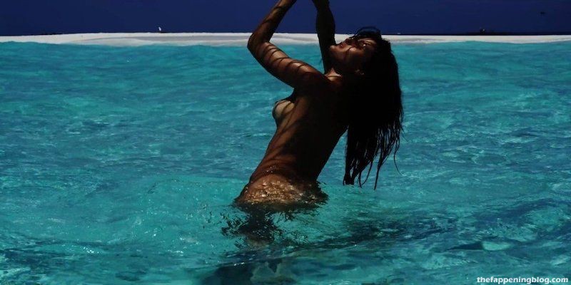 Isabeli Fontana Nude &amp; Sexy (58 Photos)