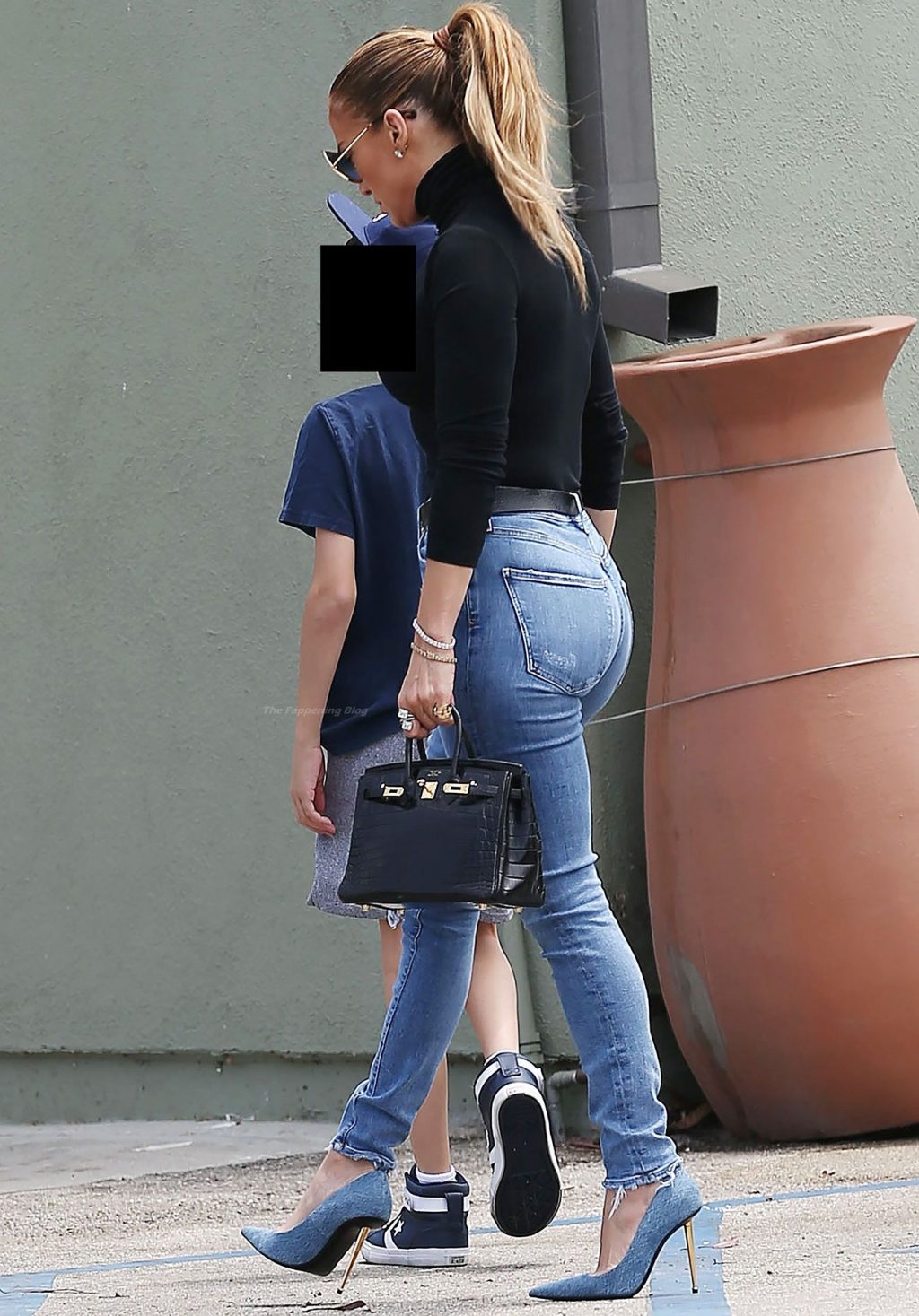 Jennifer Lopez Looks Sleek In A Turtleneck And Tight Jeans (35 Photos)