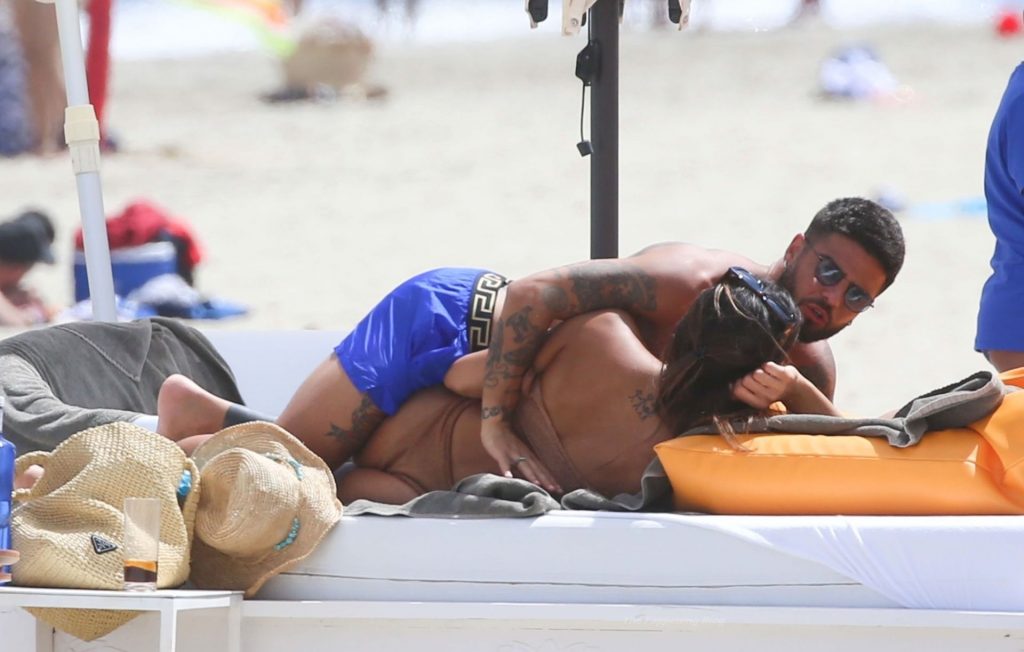 Ciro Immobile &amp; Lorenzo Insigne hit the Beach with Jessica Melena &amp; Genoveffa Darone (29 Photos)