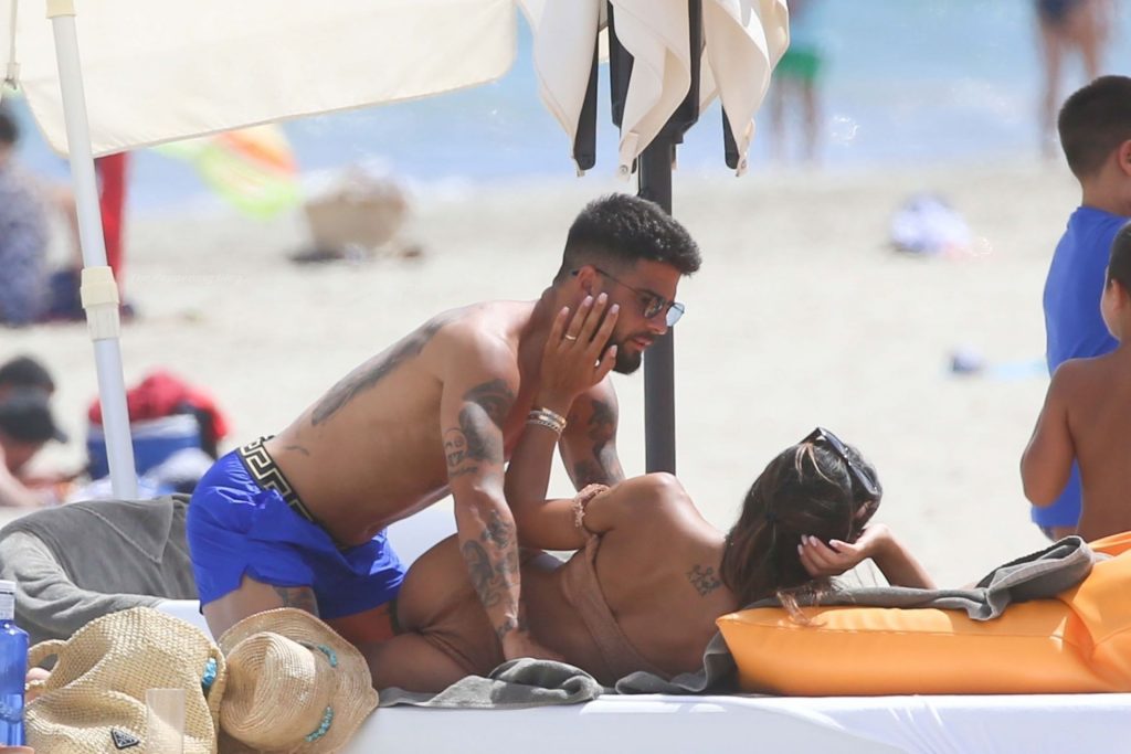 Ciro Immobile &amp; Lorenzo Insigne hit the Beach with Jessica Melena &amp; Genoveffa Darone (29 Photos)