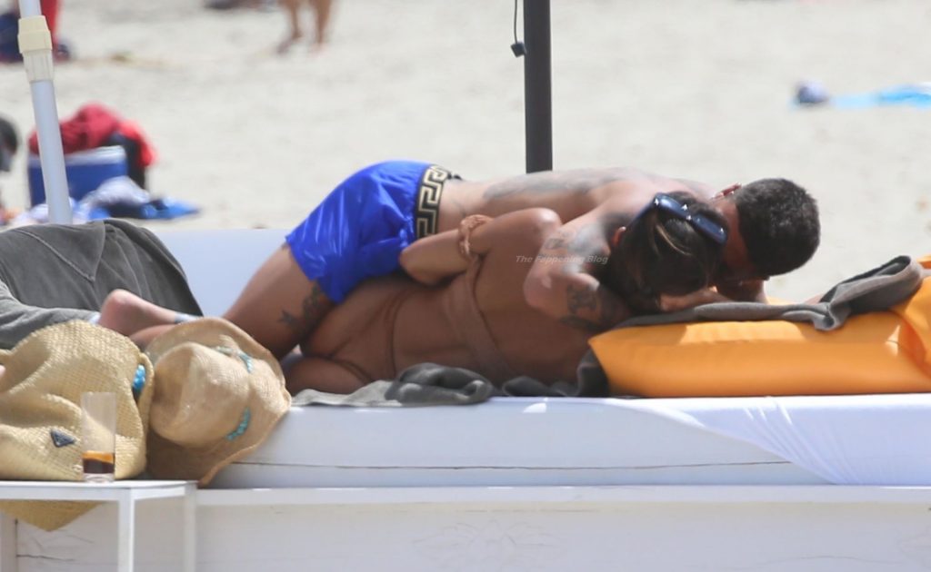 Ciro Immobile &amp; Lorenzo Insigne hit the Beach with Jessica Melena &amp; Genoveffa Darone (29 Photos)