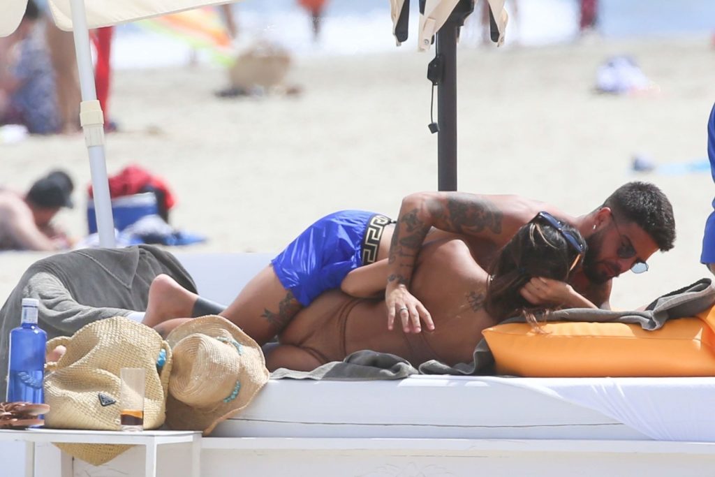 Ciro Immobile &amp; Lorenzo Insigne hit the Beach with Jessica Melena &amp; Genoveffa Darone (29 Photos)