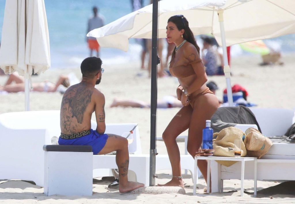 Ciro Immobile &amp; Lorenzo Insigne hit the Beach with Jessica Melena &amp; Genoveffa Darone (29 Photos)