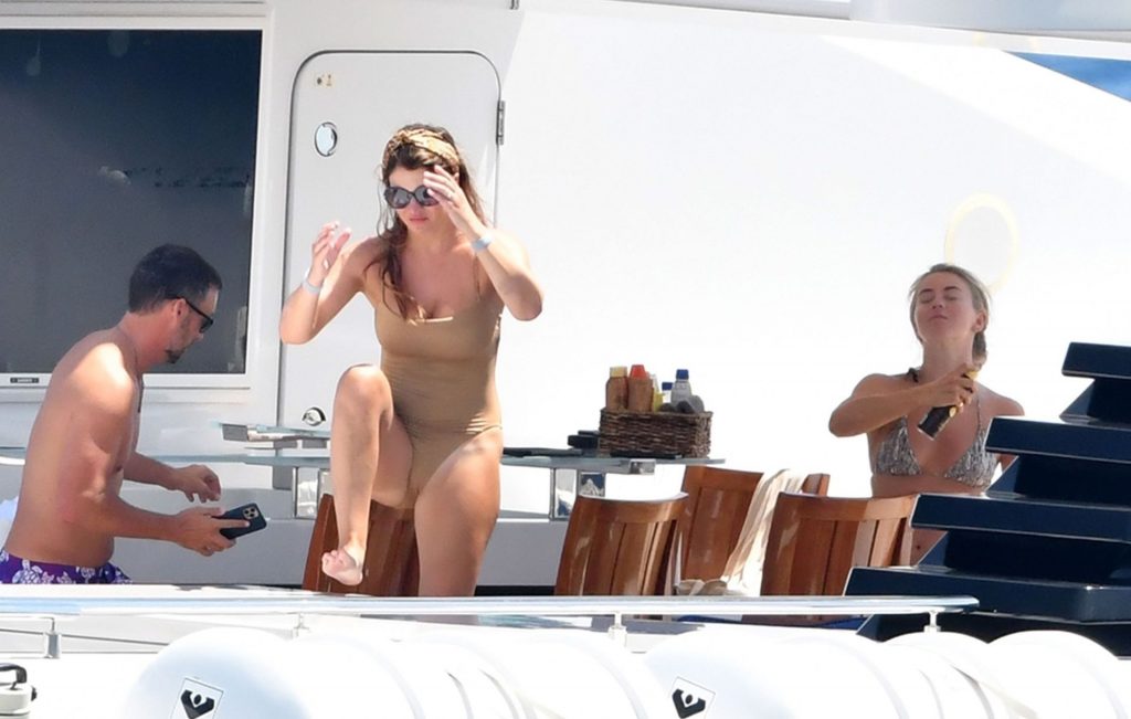 Julianne Hough Takes in the Hot Italian Sunshine On Her Holiday on the Amalfi Coast (35 Photos)