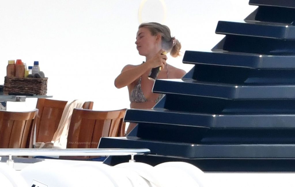 Julianne Hough Takes in the Hot Italian Sunshine On Her Holiday on the Amalfi Coast (35 Photos)