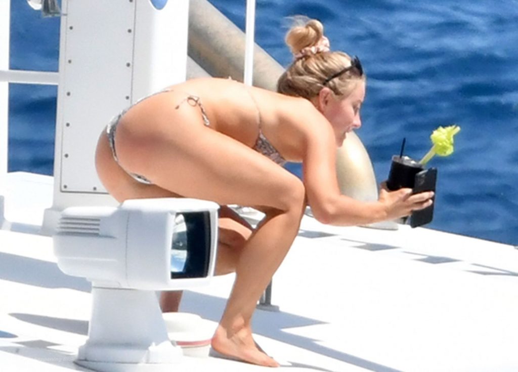 Julianne Hough Takes in the Hot Italian Sunshine On Her Holiday on the Amalfi Coast (35 Photos)