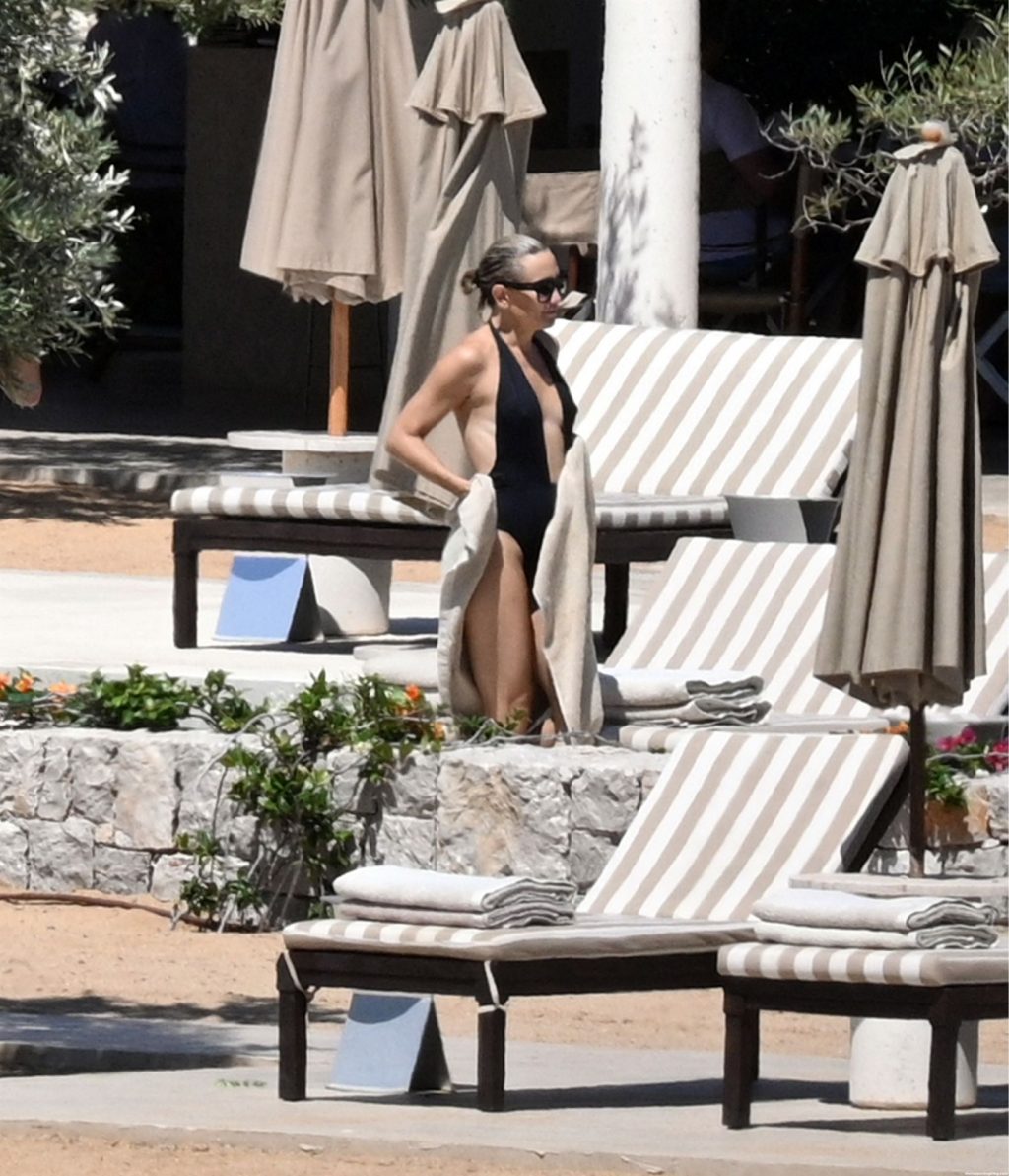 Kate Hudson Shows Off Her Stunning Body at the Beach in Greece (15 Photos)