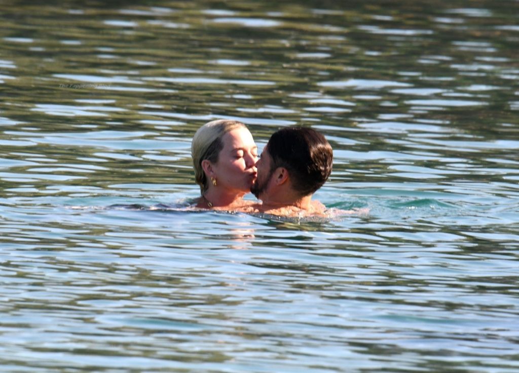Katy Perry &amp; Orlando Bloom Share a Tender Moment While Enjoying Holiday in Turkey (34 Photos)