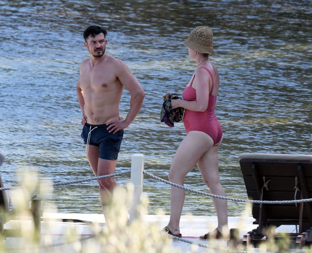 Katy Perry &amp; Orlando Bloom Share a Tender Moment While Enjoying Holiday in Turkey (34 Photos)