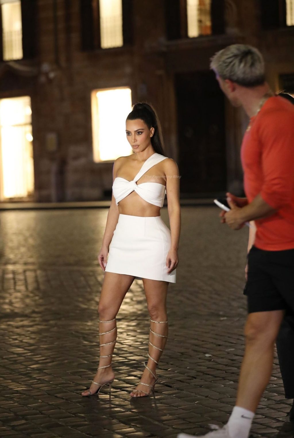 Kim Kardashian Stops By the Famous Spanish Steps to Take Pics in Rome (26 Photos) [Updated]