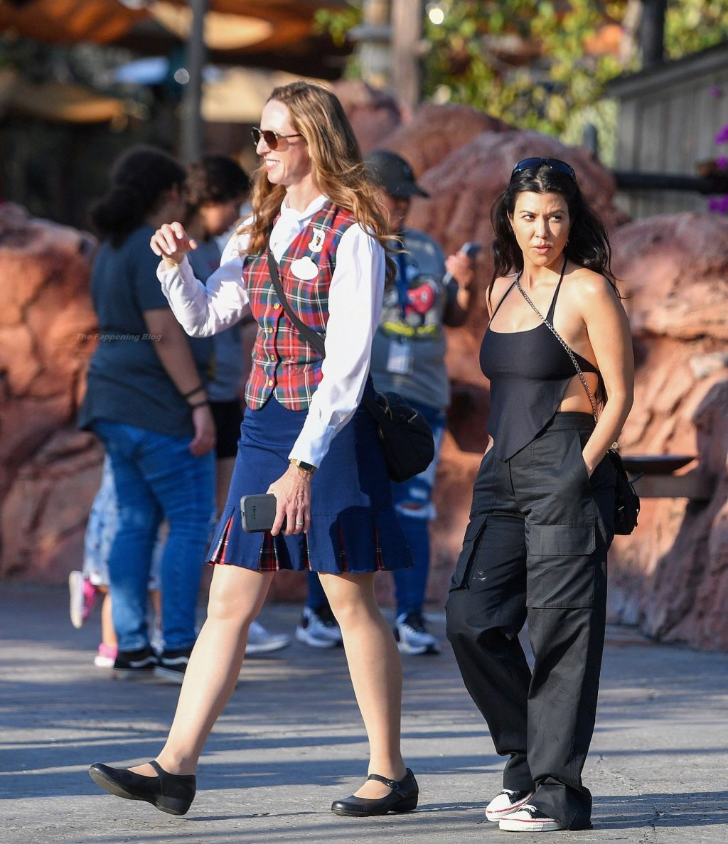 Kourtney Kardashian &amp; Travis Barker Pack on Some PDA at Disneyland (14 Photos)