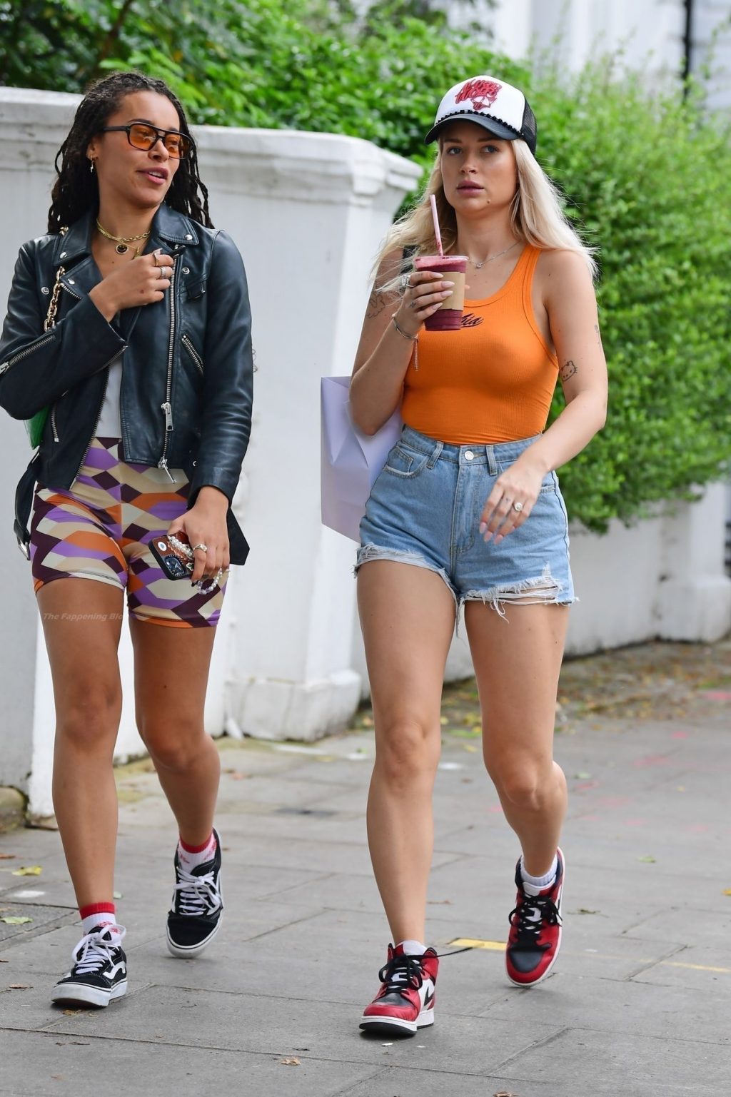 Braless Lottie Moss is Spotted Out With Friends in Sunny Notting Hill (21 Photos)