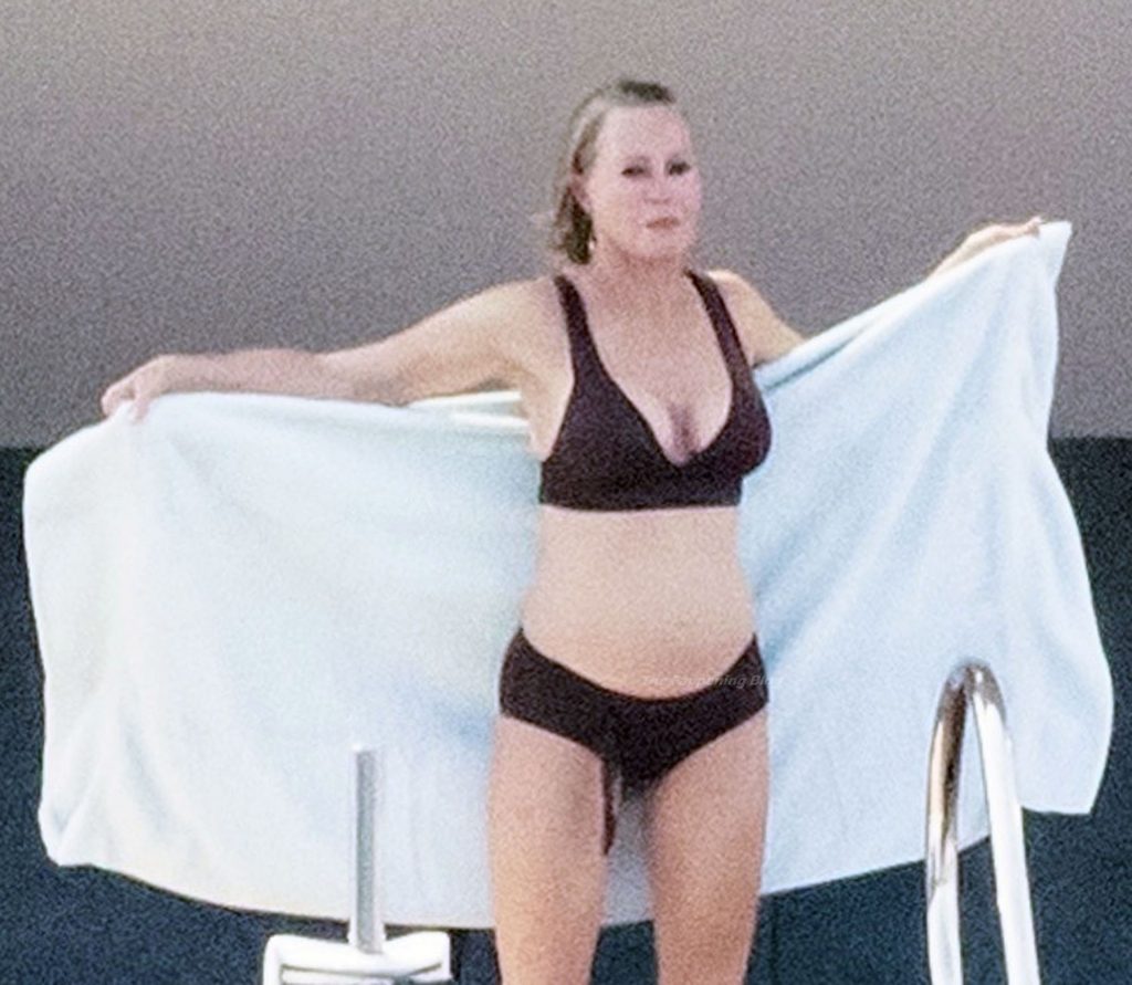 Melanie Griffith Takes a Swim Out in the Warm Italian Waters on Her Holiday in Nerano (30 Photos)