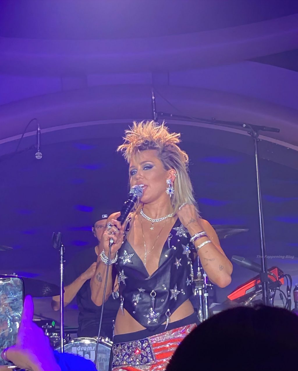Miley Cyrus Performs at Resorts World Las Vegas (56 Photos + Video)
