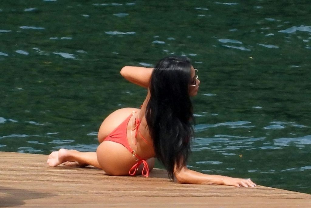 Nicole Scherzinger Gets the Temperatures Soaring on Holiday in Lake Como (48 Photos)