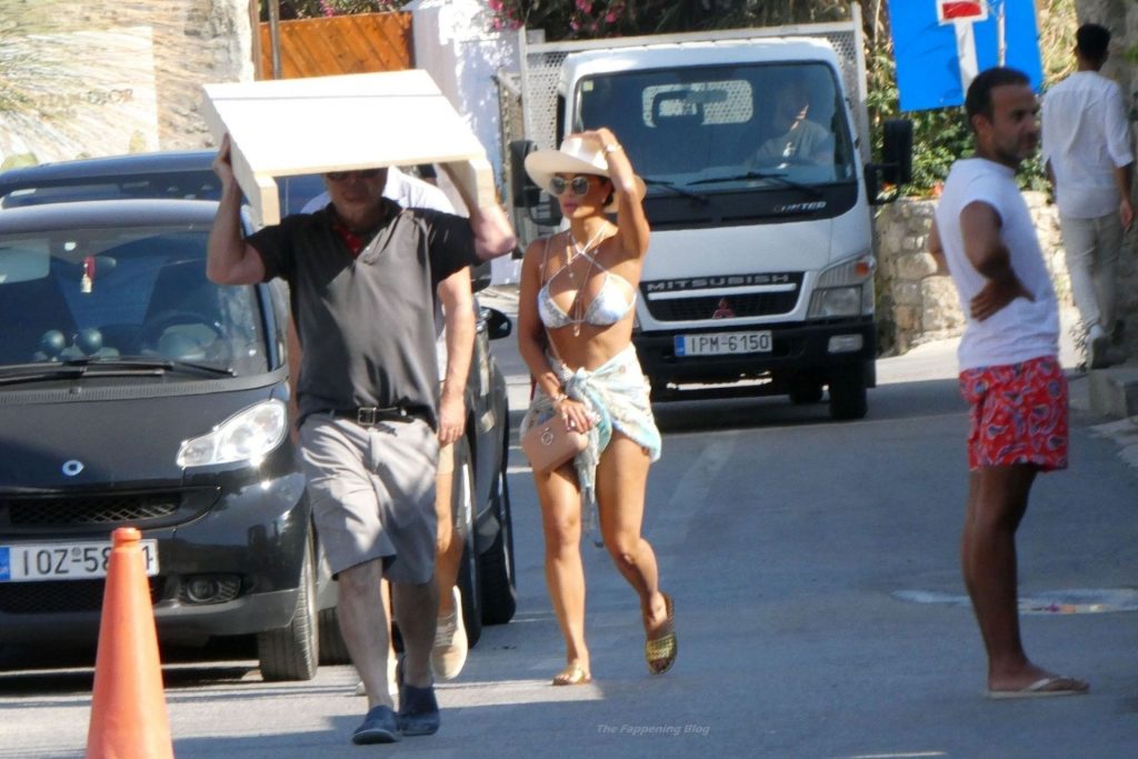 Nicole Scherzinger &amp; Thom Evans Enjoy Their Holidays in Mykonos (72 Photos)