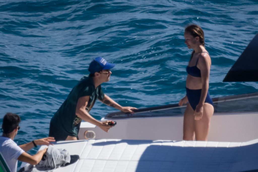 Olivia Wilde &amp; Harry Styles Pack on the PDA While Enjoying a Sun-Soaked Romantic Getaway in Italy (34 Photos)