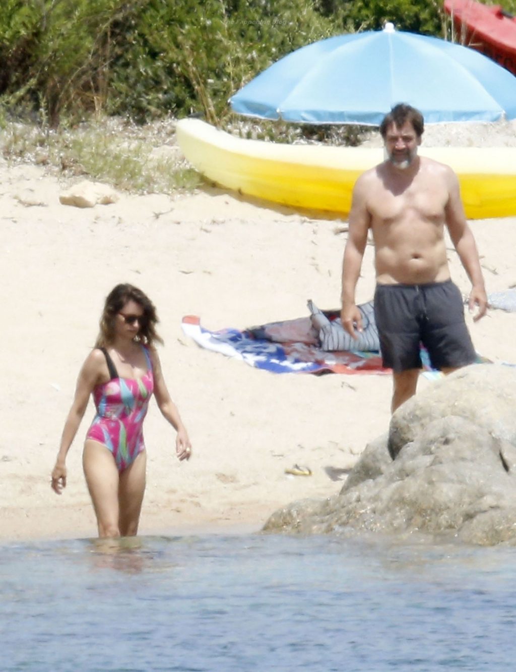 Javier Bardem &amp; Penelope Cruz Hit The Beach on Their Sun-Kissed Holiday in Sardinia (46 Photos)