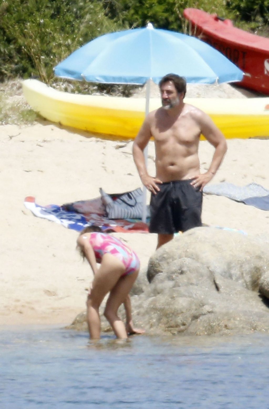 Javier Bardem &amp; Penelope Cruz Hit The Beach on Their Sun-Kissed Holiday in Sardinia (46 Photos)