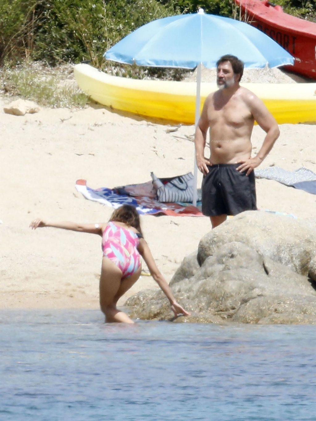 Javier Bardem &amp; Penelope Cruz Hit The Beach on Their Sun-Kissed Holiday in Sardinia (46 Photos)