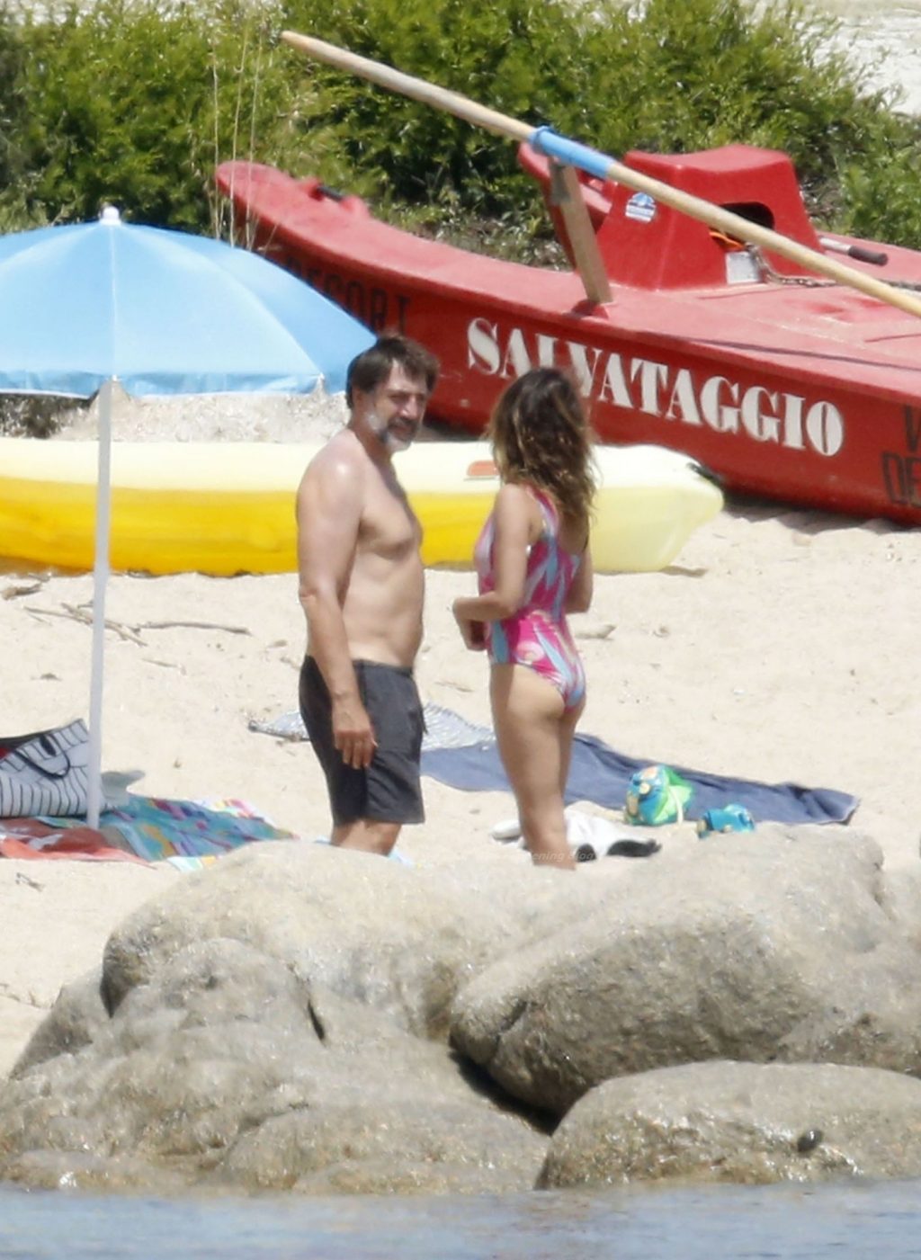 Javier Bardem &amp; Penelope Cruz Hit The Beach on Their Sun-Kissed Holiday in Sardinia (46 Photos)