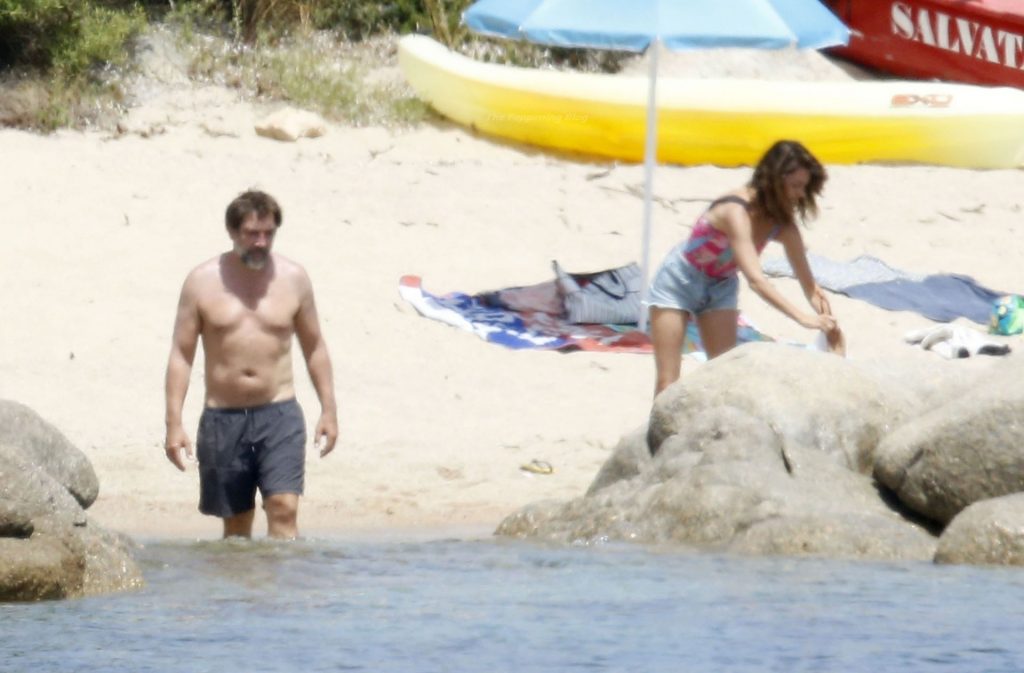 Javier Bardem &amp; Penelope Cruz Hit The Beach on Their Sun-Kissed Holiday in Sardinia (46 Photos)