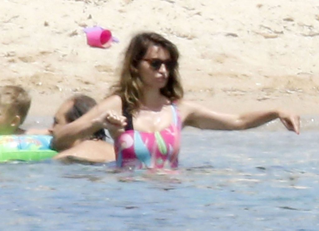 Javier Bardem &amp; Penelope Cruz Hit The Beach on Their Sun-Kissed Holiday in Sardinia (46 Photos)