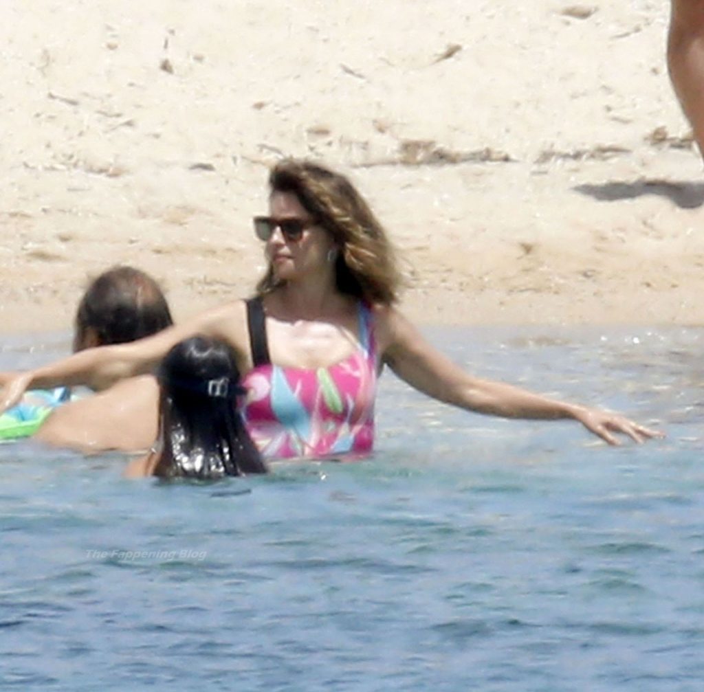 Javier Bardem &amp; Penelope Cruz Hit The Beach on Their Sun-Kissed Holiday in Sardinia (46 Photos)