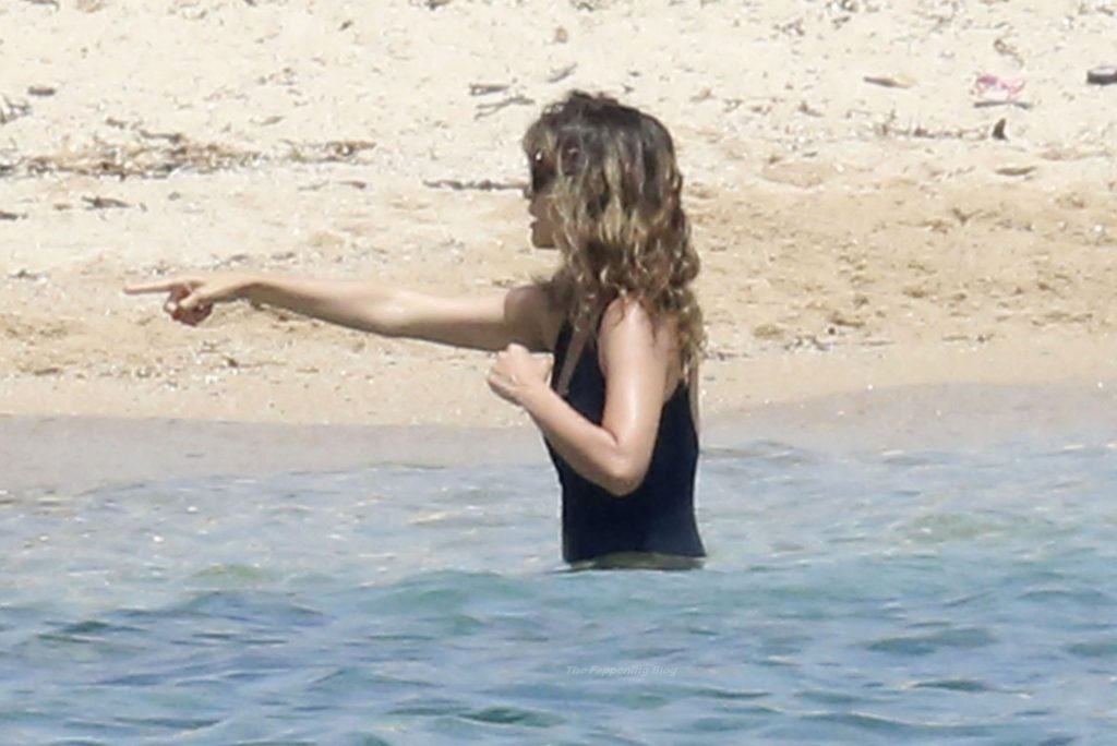 Penelope Cruz &amp; Javier Bardem Enjoy a Day at the Beach in Sardinia (24 Photos)