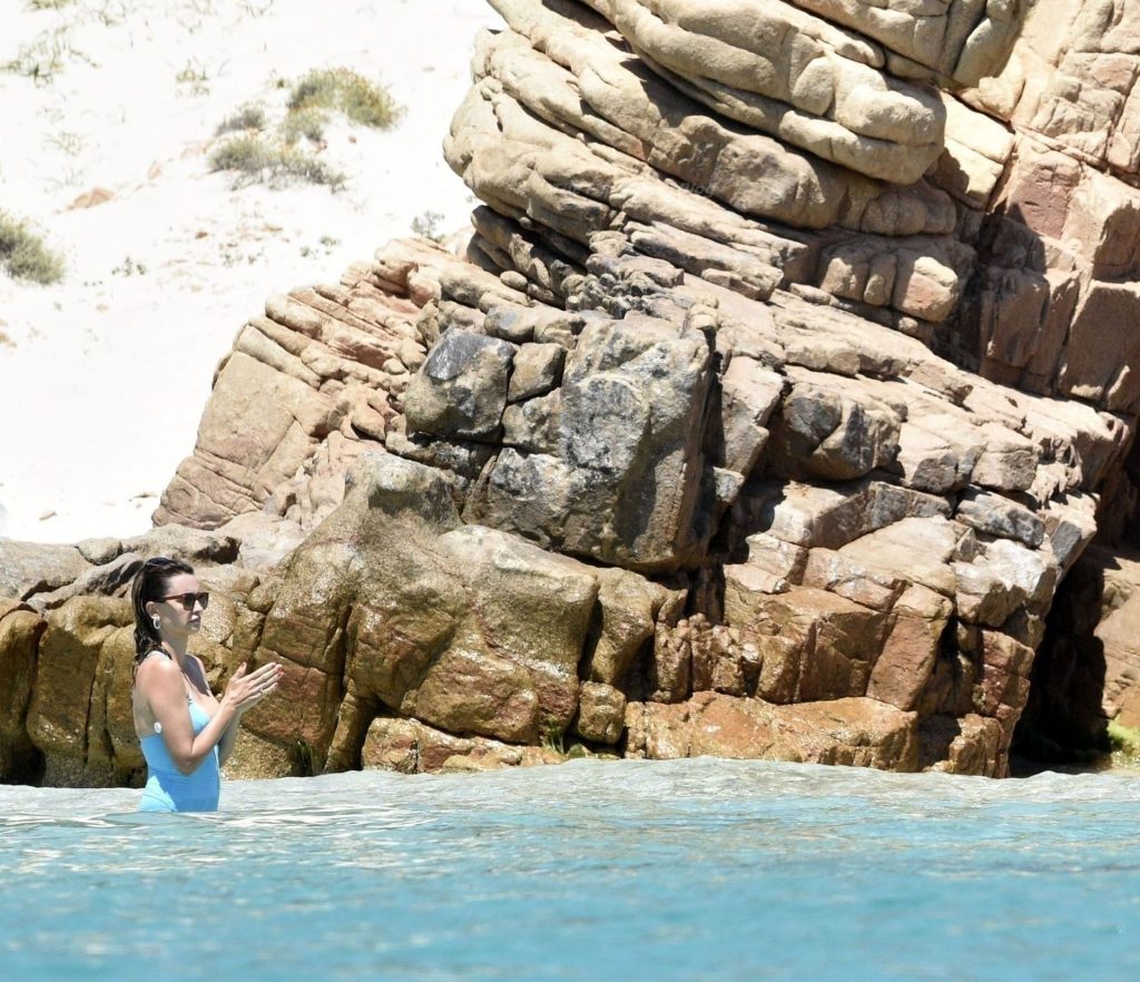 Penelope Cruz &amp; Javier Bardem Enjoy a PDA Filled Holiday in Italy (86 Photos)