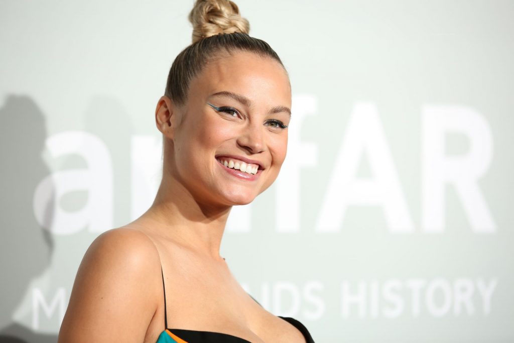 Rose Bertram Shows Off Her Cleavage at the 27th AmfAR Gala in Cannes (16 Photos)