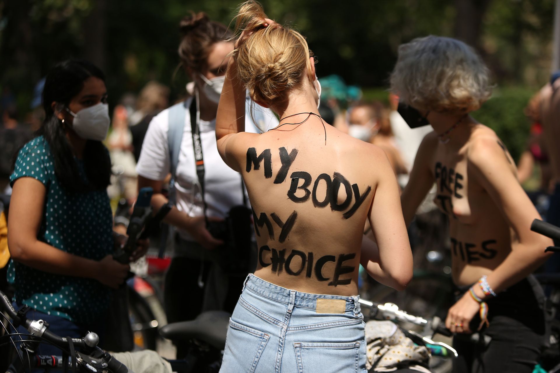 Topless-Protest-The-Fappening-Blog-12.jpg