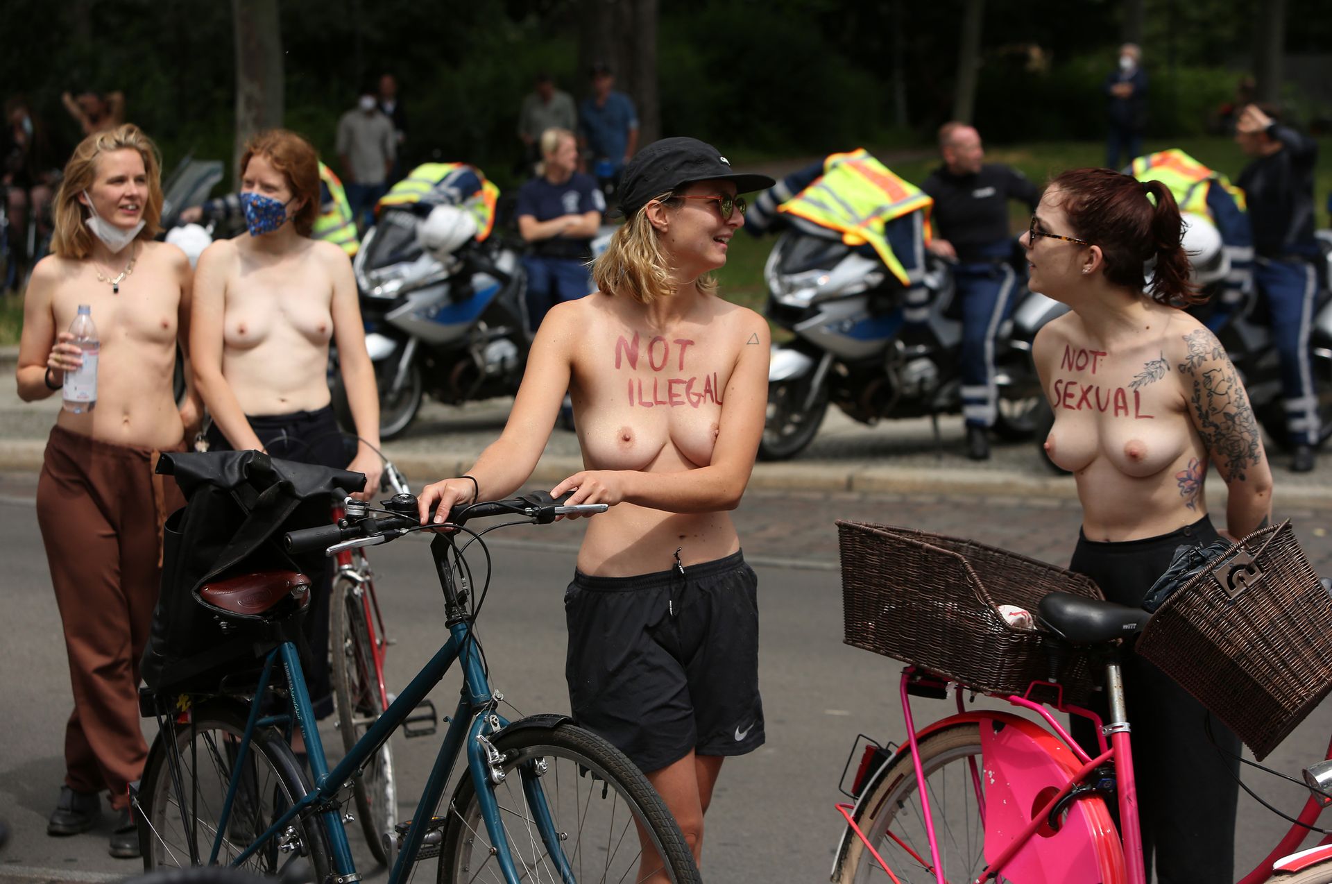 Topless-Protest-The-Fappening-Blog-19.jpg