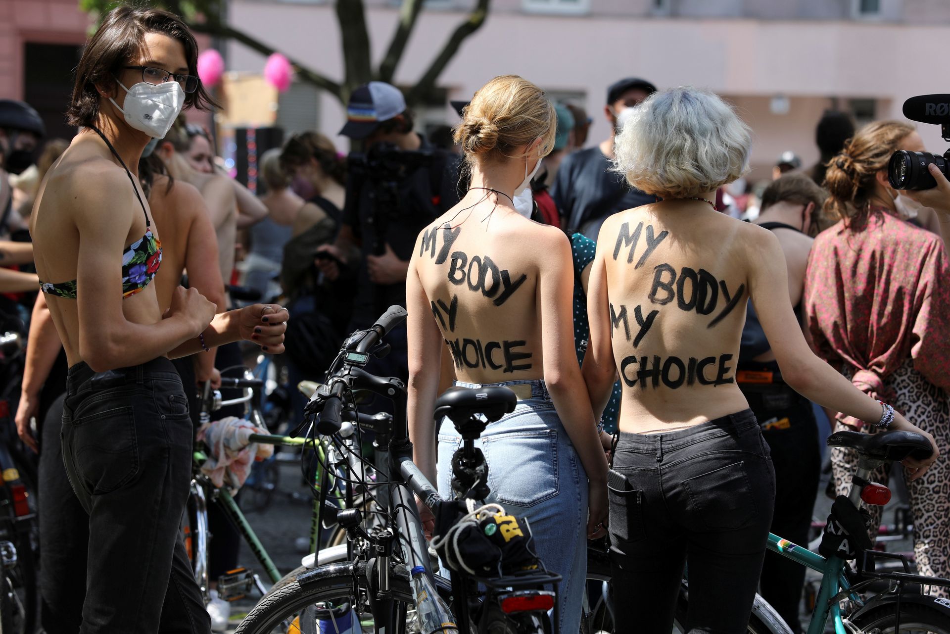 Topless-Protest-The-Fappening-Blog-7.jpg