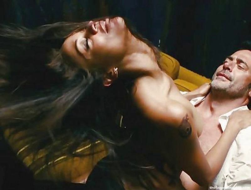 Zoe Saldana Nude &amp; Sexy Collection (23 Photos + Video) [Updated]