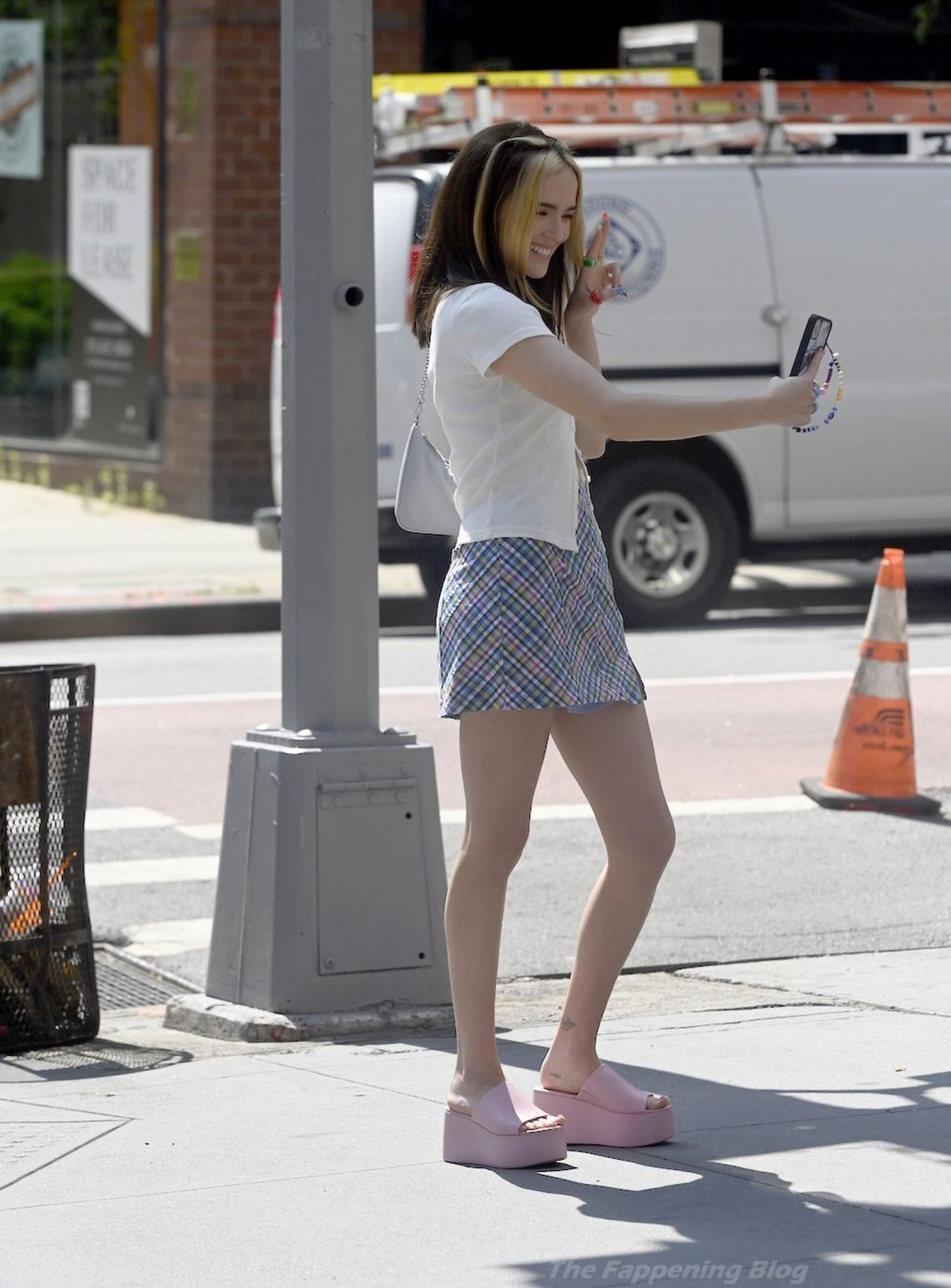 Leggy Zoey Deutch is Spotted Filming a Project in NYC (69 Photos)