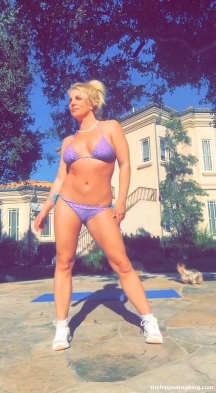 britney-spears-bikini-yoga-59949-thefappeningblog.com1_.jpg