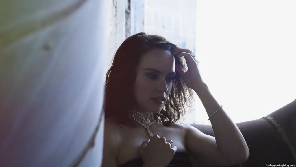 Daisy Ridley Nude &amp; Sexy (128 Photos + Possible LEAKED Porn &amp; Topless Scenes)