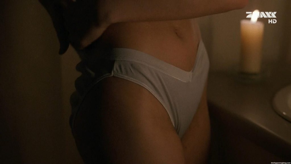 Gillian Anderson Nude, Topless &amp; Sexy (156 Photos + Video Sex Scenes)