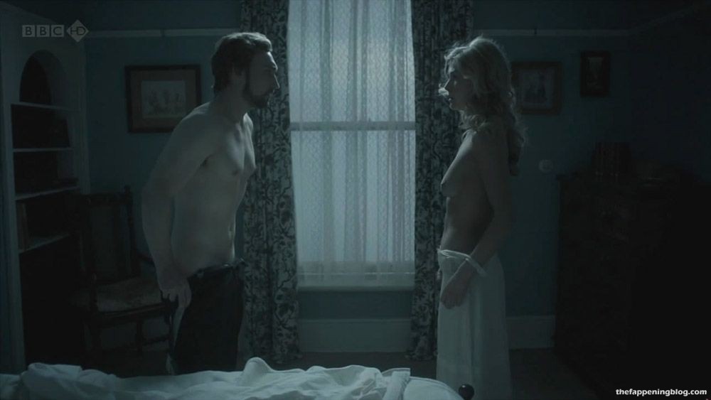 Rosamund Pike Nude &amp; Sexy Collection (174 Photos + Sex Video Scenes) [Updated 10/05/21]
