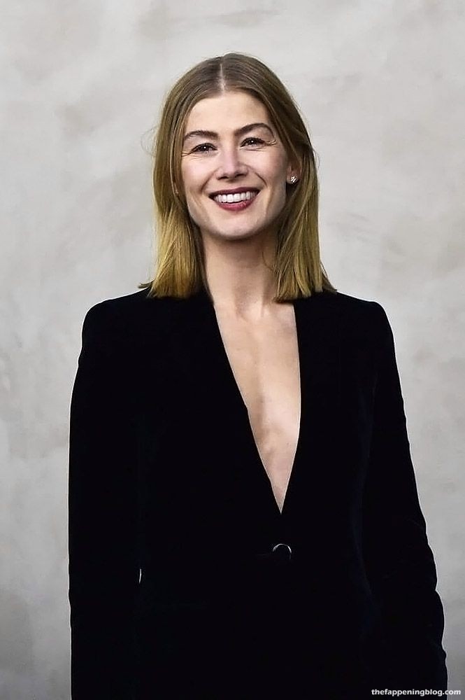 Rosamund Pike Nude Sexy Collection Photos Sex Video Scenes