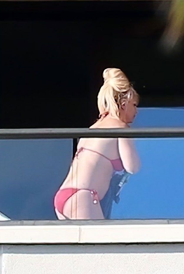 0721104508758_120_Britney-Spears-nude-tits-bikini-topless-sexy-porn-1-thefappeningblog.com_.jpg
