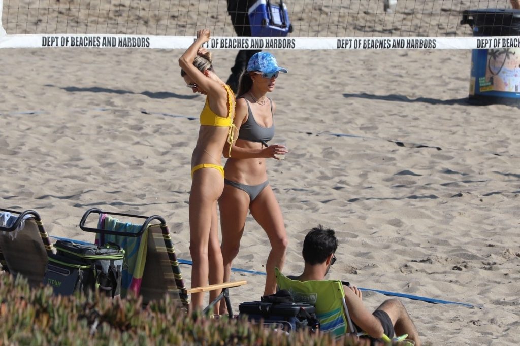 Leggy Alessandra Ambrosio Enjoys a Drink on the Beach With Friends (23 Photos)
